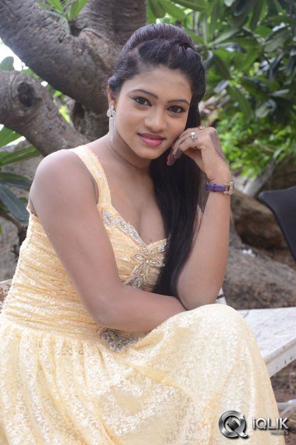 Bannisha-At-Lovers-Park-Movie-Opening